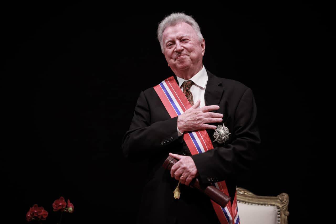 El Maestro Luis Szarán recibe la Orden Nacional del Mérito en el grado “Gran Cruz”