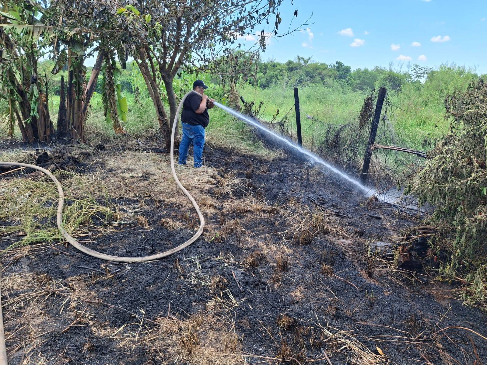 Incendio de pastiza en el barrio 8 de Diciembre 