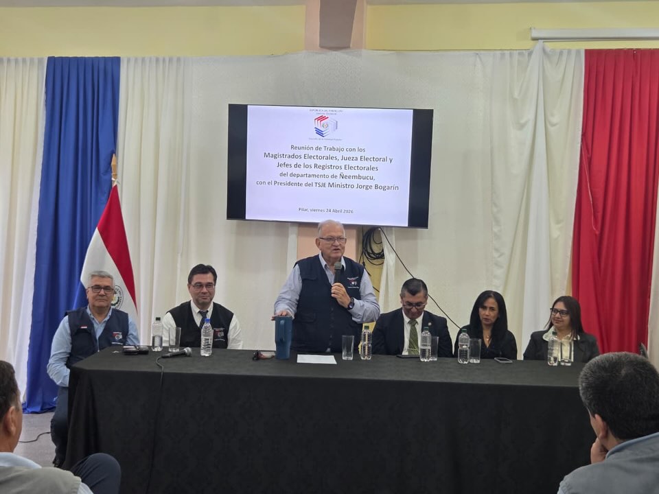 Presidente del TSJE coordina reunión técnica y organizativa en el departamento de Ñeembucú