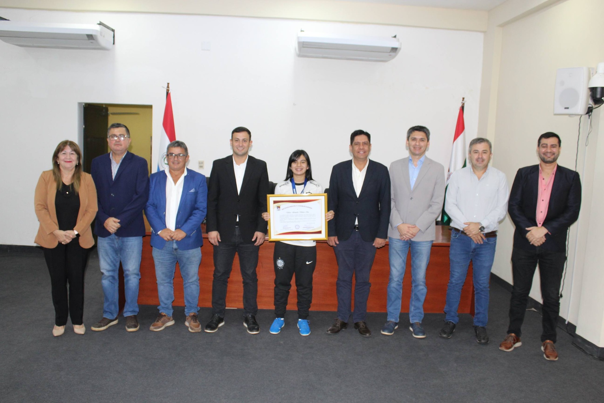 RECONOCIMIENTO A LA JOVEN ATLETA DE ÑEEMBUCÚ 