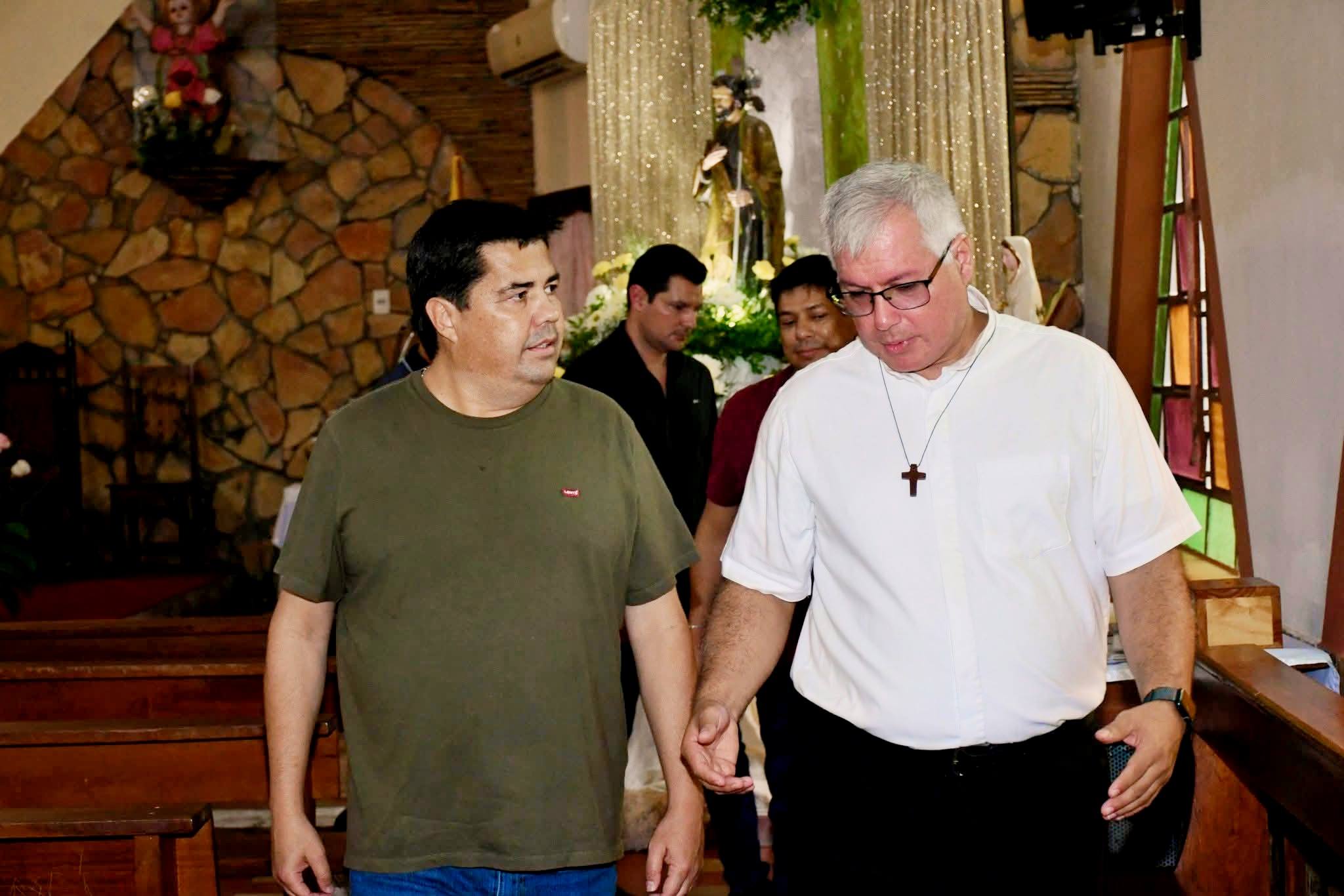 Parroquia San José Artesano de Pilar recibe equipos para climatización 