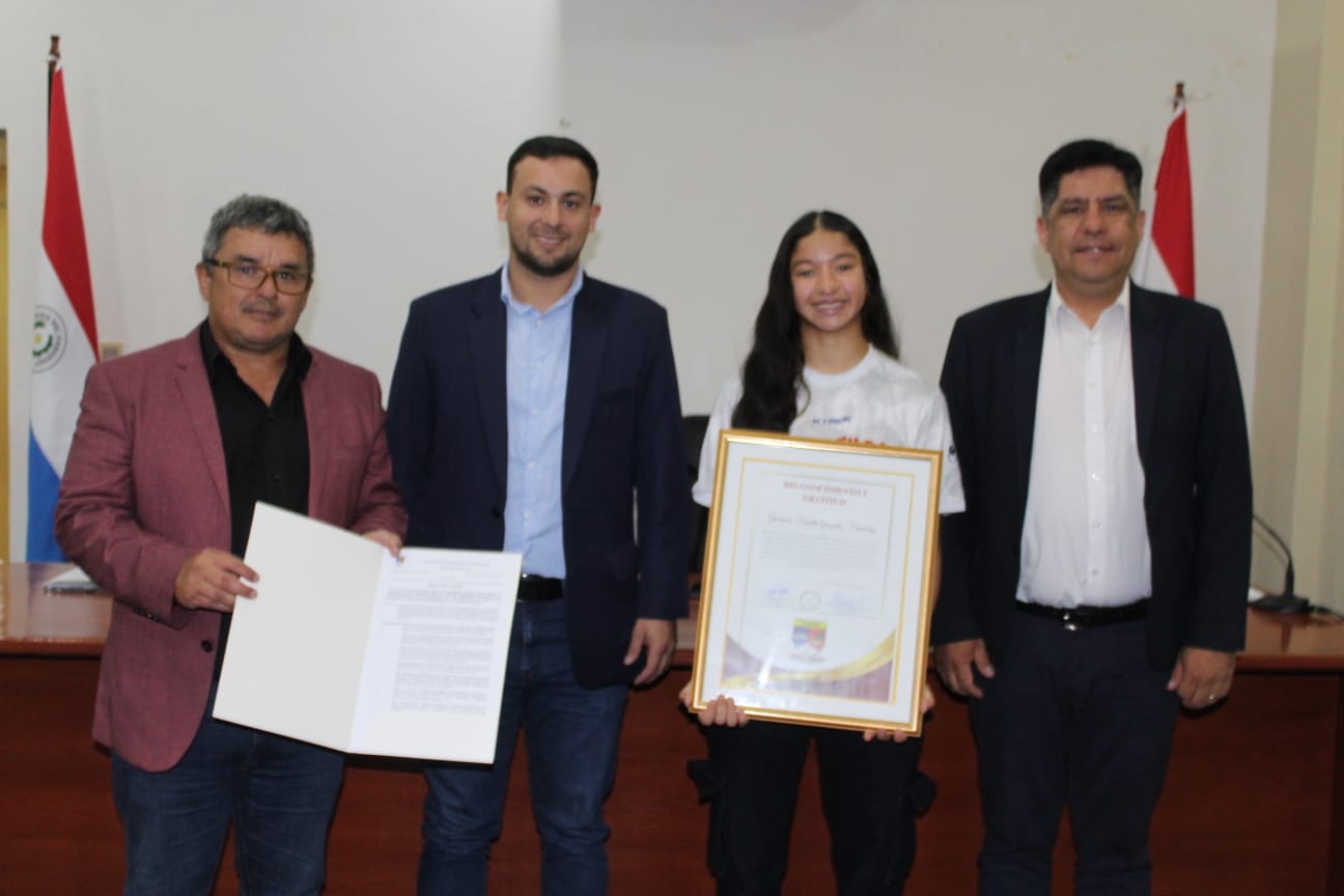 Entregan reconocimiento a jóvenes atletas destacados de Pilar