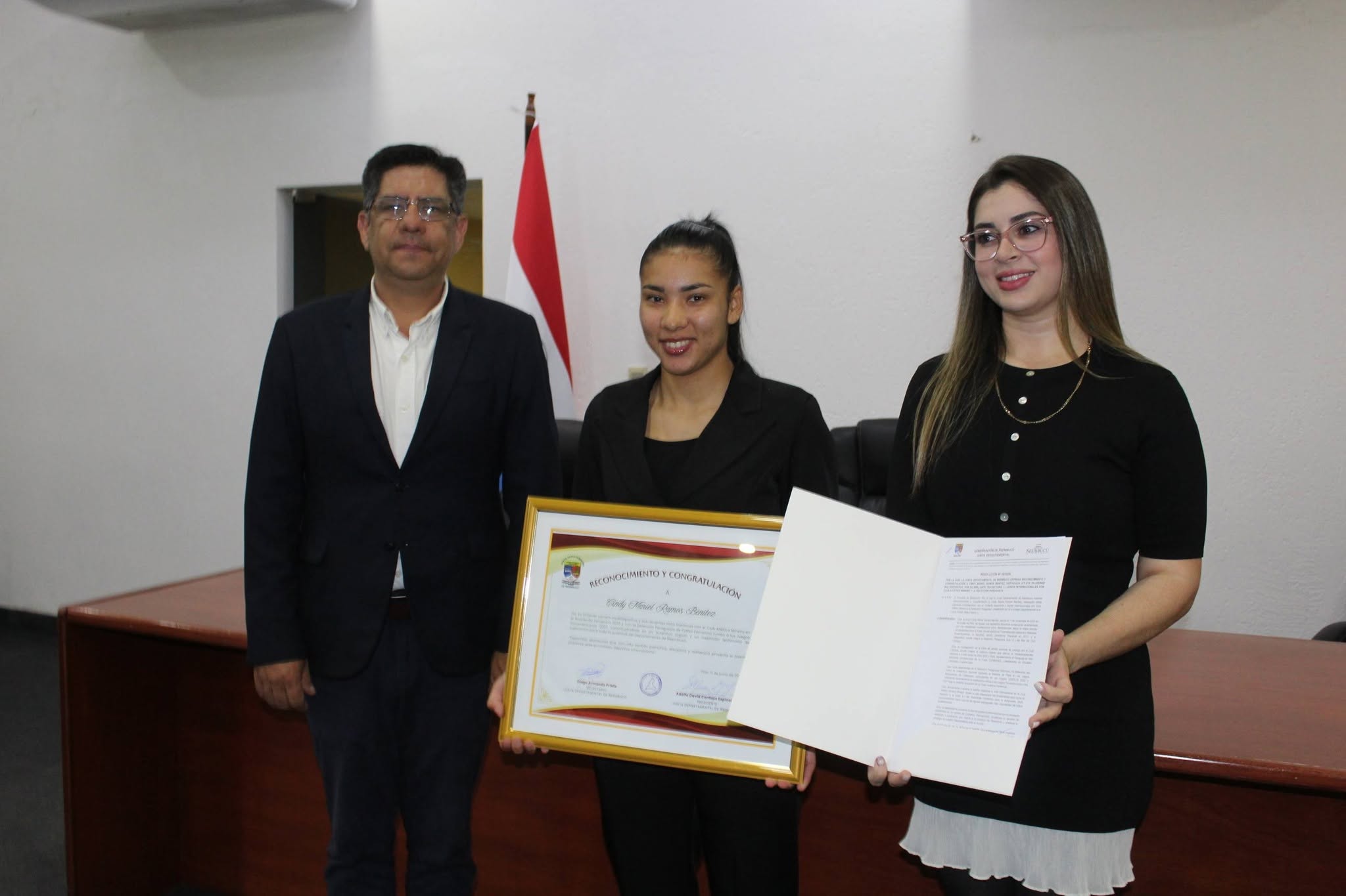 Junta Departamental de Ñeembucú rindió un emotivo homenaje a la multipremiada atleta pilarense Cindy Ramos