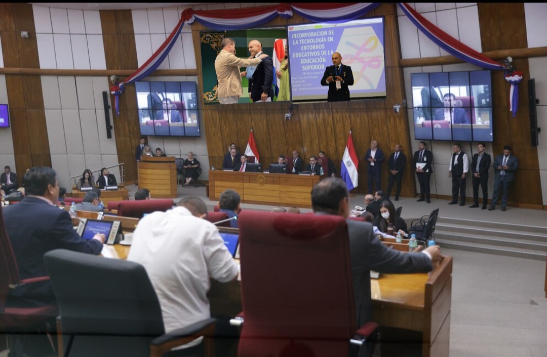 Cámara de Diputados distingue a compatriota paraguayo por su aporte a la investigación en Inteligencia Artificial y Educación